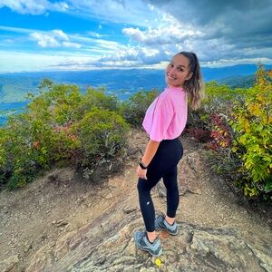 Meet your Posher, Alexis